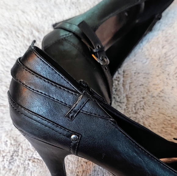 ๐ 3/$35 Buckled Stacked Heels (Vegan ๐ฟ) - Picture 4 of 9
